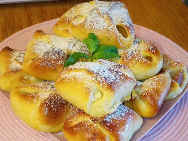 Wraps with cottage cheese and peaches