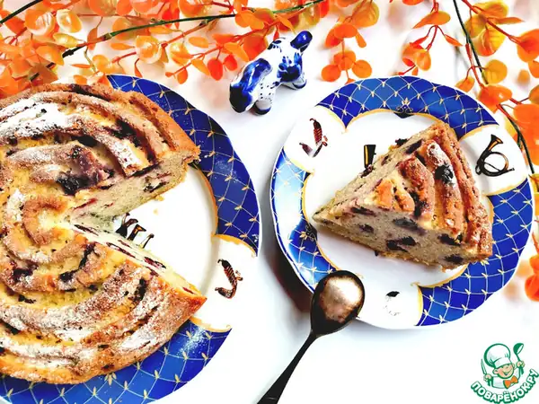 Currant pie with almond nibs