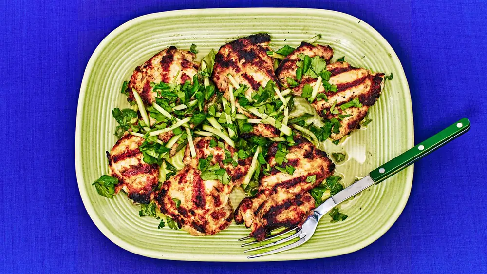 Muslos de pollo a la parrilla con hierba limón