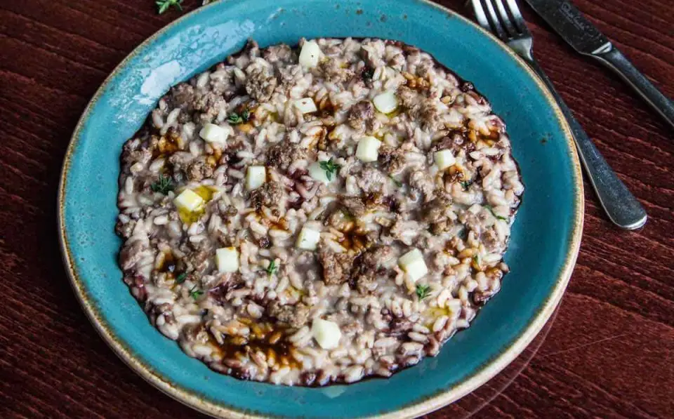 Risotto con salchicha de ternera italiana, taleggio y Frangelico
