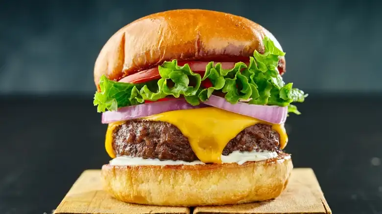 How to toast hamburger buns according to their type