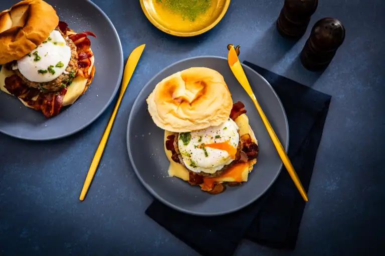 Receta de sándwich de desayuno con salchicha, huevo y queso