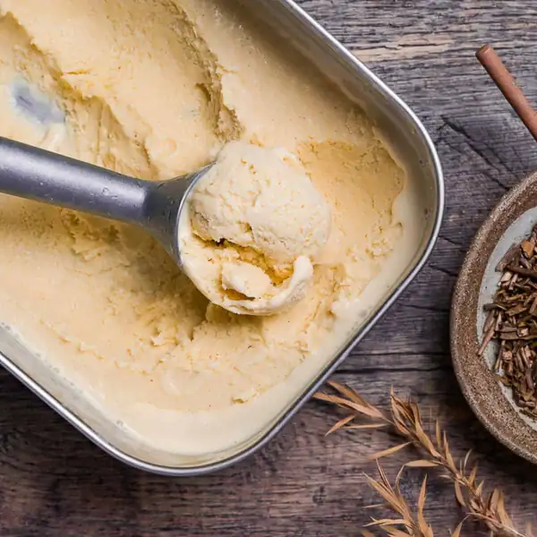 Creamy Hojicha Ice Cream (Japanese Roasted Green Tea)