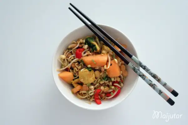Thai chicken noodle salad