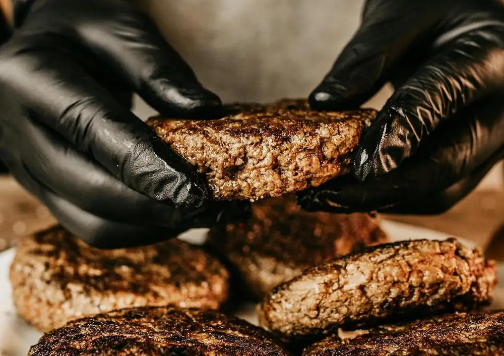 Un estudio sobre hamburguesas explora el polvo de pulpa de café como sustituto de la grasa de res