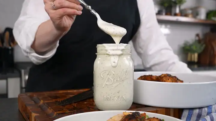 El mejor aderezo ranch casero para ensaladas