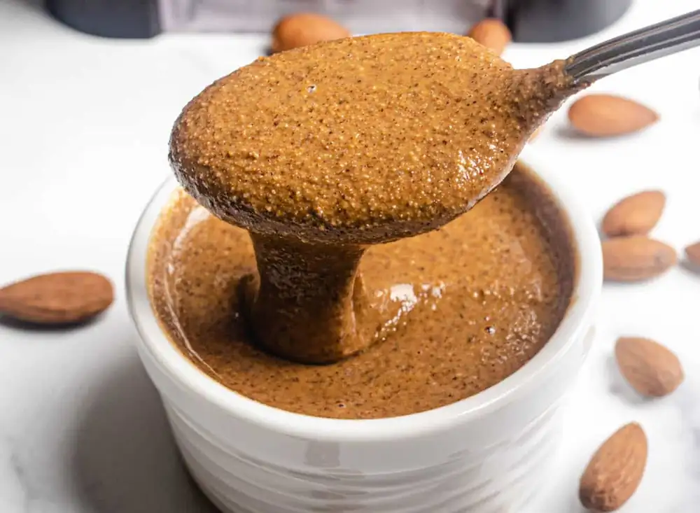 Cómo hacer mantequilla de almendras en una licuadora
