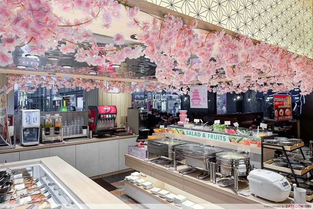 Este bufé japonés con temática de sakura ofrece fondue rosa y hotpot en Jurong East