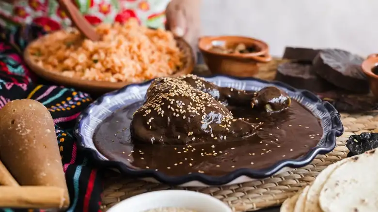 The type of chocolate that is best used to prepare a mole sauce