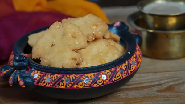 Tamil Nadu Style Milagu Thattai Recipe Recipe