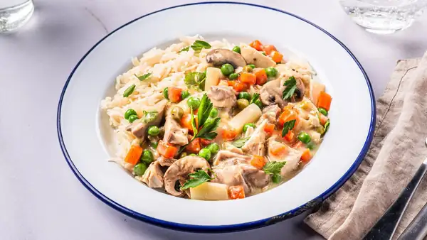 Creamy chicken fricassee: simply cook and enjoy the classic recipe