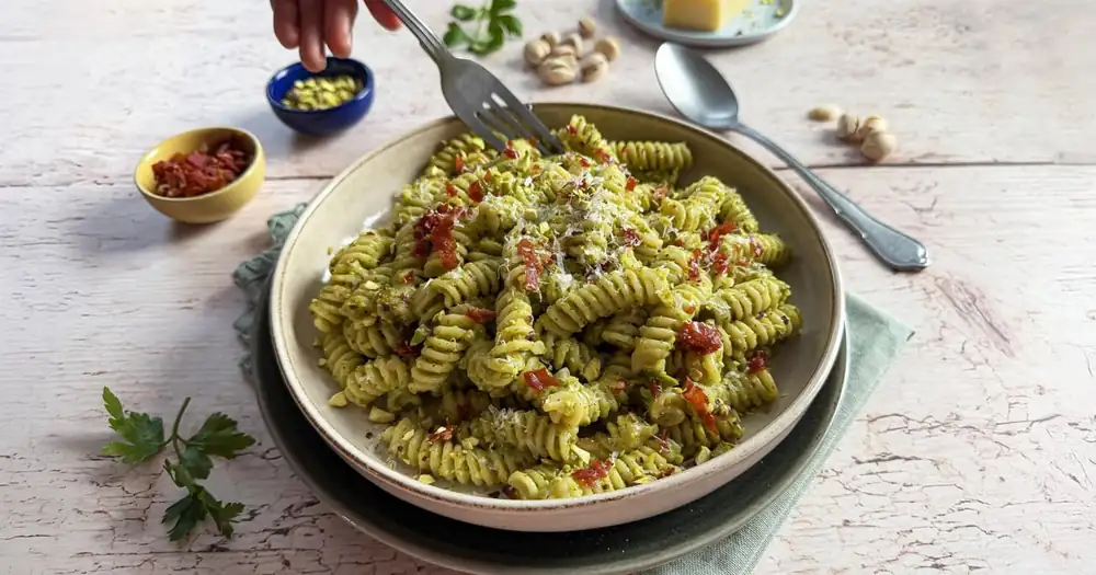 Recipe: Pasta with pistachio pesto