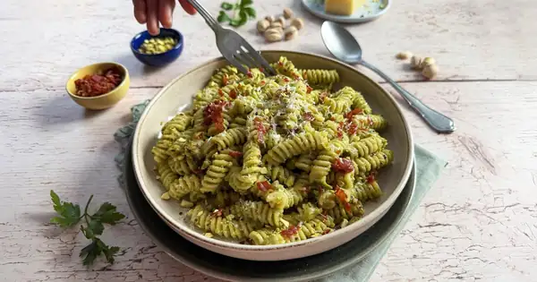 Recipe: Pasta with pistachio pesto
