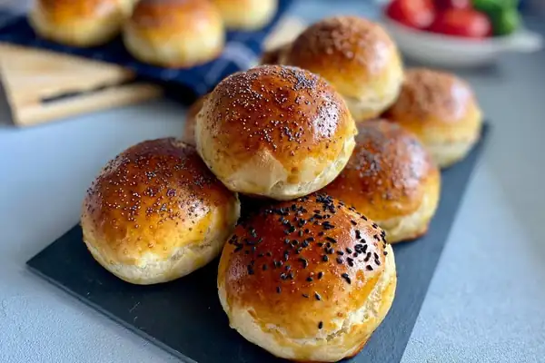 Warm and cozy: Pastry with dry yeast