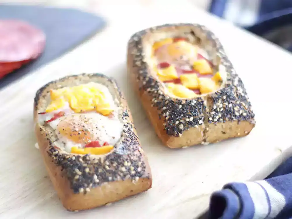 Recipe for egg boats with chorizo ​​and cheese