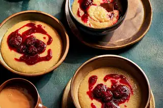 Amaranth porridge with blackberry and ginger compote