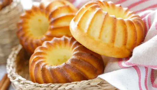 Cream donut cakes
