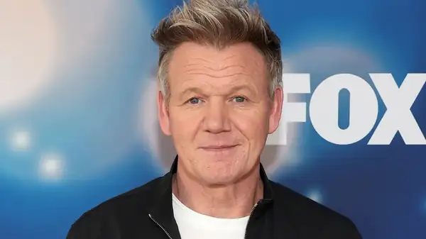 El paso extra con sal que Gordon Ramsay usa para picar mejor el ajo