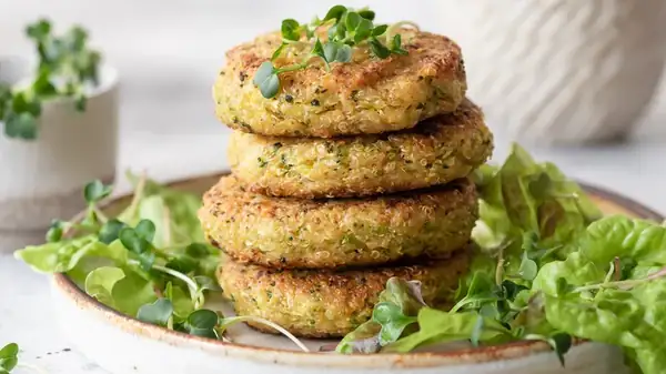 Aquí te explicamos cuánto tiempo se conservan las hamburguesas caseras de quinoa en el refrigerador