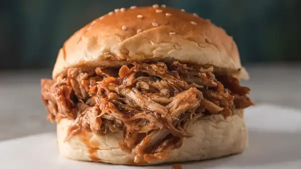 Cuándo usar paleta de cerdo en lugar de lomo de cerdo para la cena