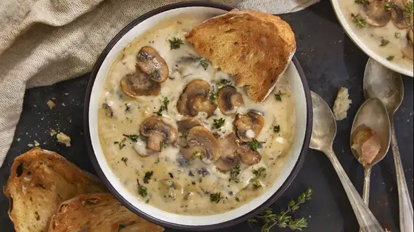 Shiitake, cremini and boletus are the mushrooms that best add flavor to soups.