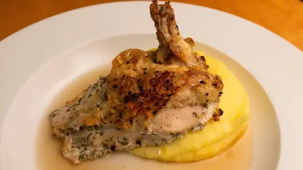 Lleva la aburrida pechuga de pollo a otro nivel con un corte tipo azafrán