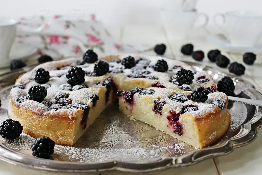 Cheesecake with blackberries