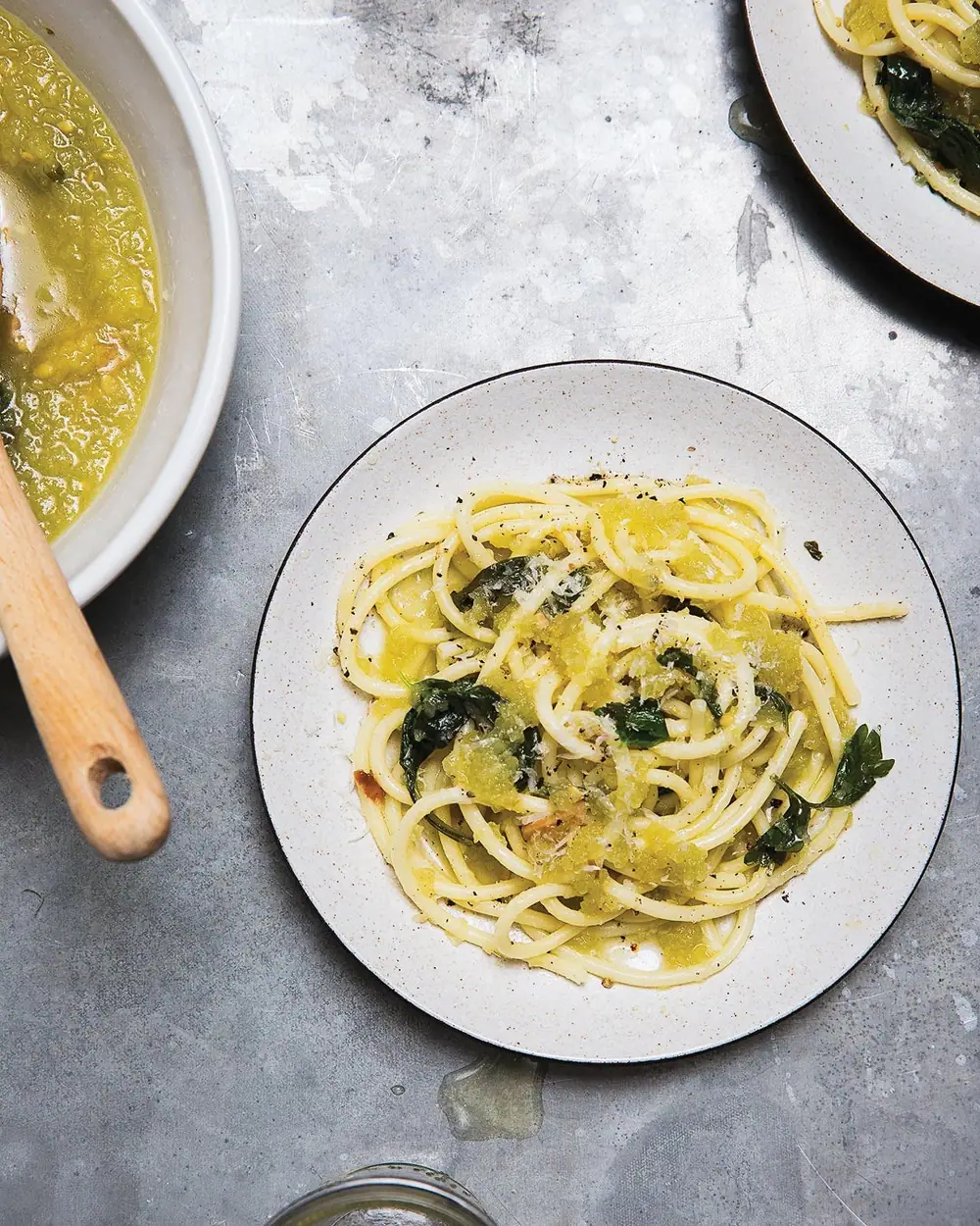 Spaghetti With Green Tomato Sauce