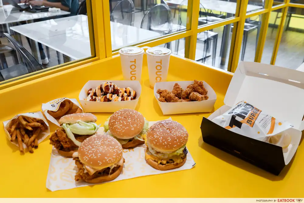 Primer vistazo a Mom's Touch Singapore: La famosa cadena de pollo frito coreano reabre sus puertas en el distrito financiero