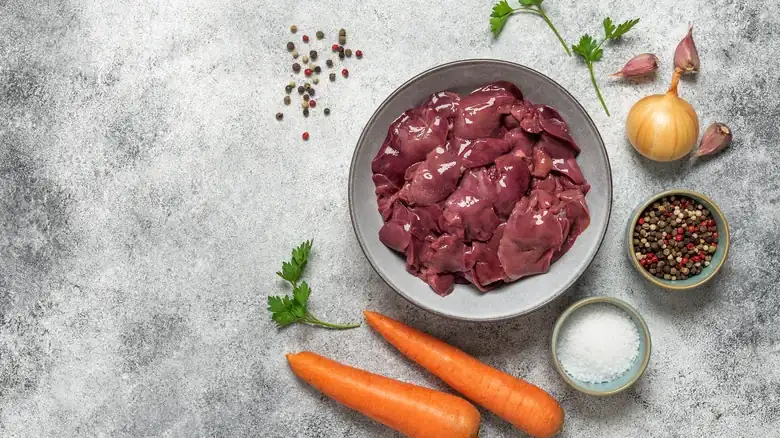 Soaking liver in milk reduces its bitterness and softens it.