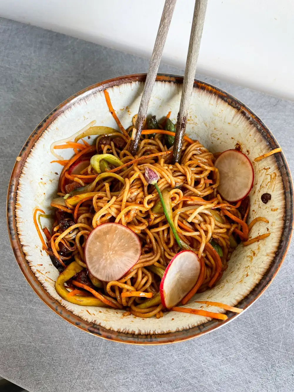 La receta de zha jiang mian de Handa Cheng (Chifan)