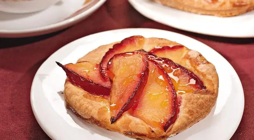 Tartas de ciruela y queso de cabra