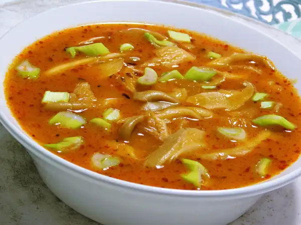Sopa de callos y champiñones
