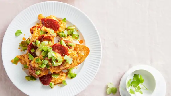 A hearty 20-minute meal: Chorizo scrambled eggs with bell pepper salsa