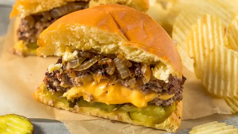 The Juicy Lucy, the burger with cheese inside, and the dispute over its origin in Minneapolis