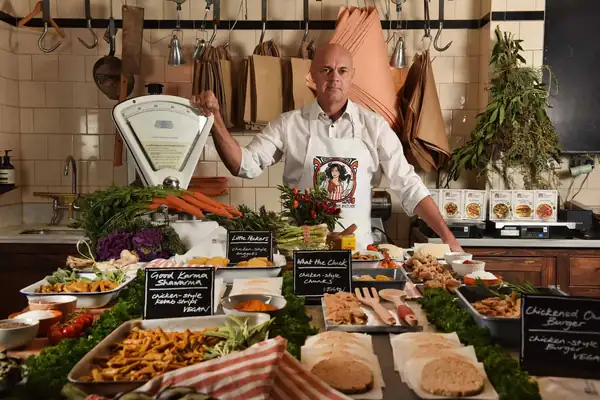 La carnicería vegetariana celebra su 13.º aniversario con una nueva carnicería especializada en productos vegetales en Róterdam