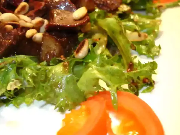 Recipe for chicken liver salad and sautéed potatoes