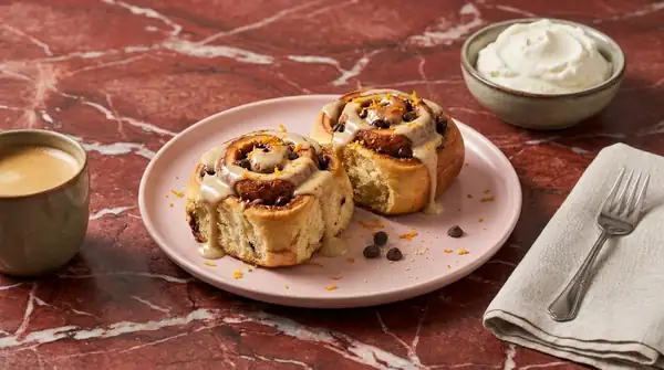 Take a break: with these fluffy coffee chocolate swirls with creamy frosting