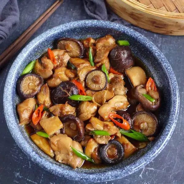 Steamed Chicken with Shiitake Mushroom (香菇蒸鸡)