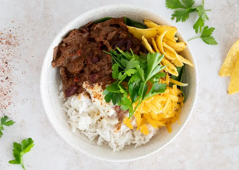 Long-simmered chili con carne with beef shoulder