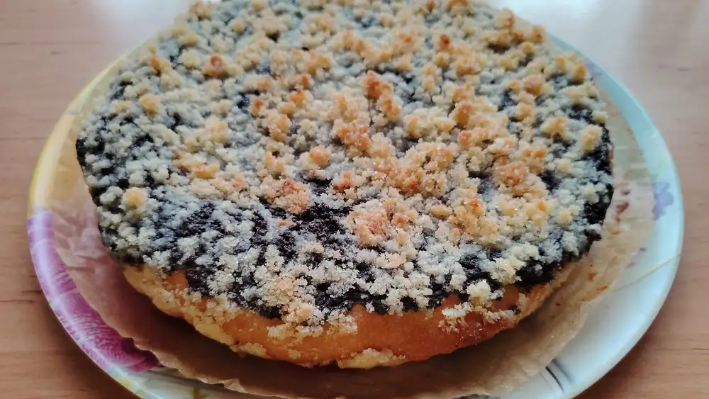 Double-serving cake made from remoska