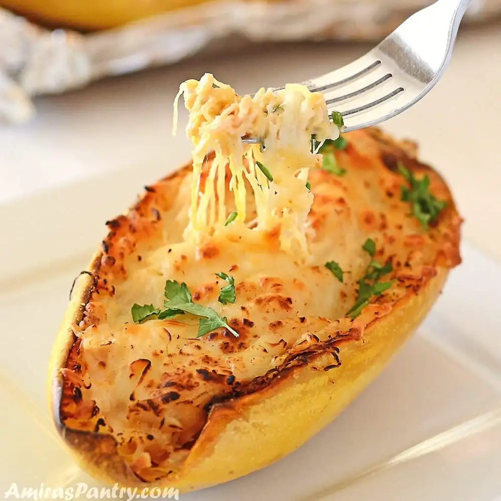 Cheesy buffalo chicken spaghetti squash