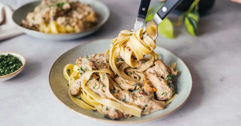 Ribbon noodles with soy strips and chanterelle mushrooms