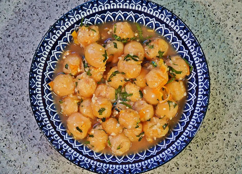 Chow de chenette (Guinep / ackee Chow) con un sabor intenso y delicioso