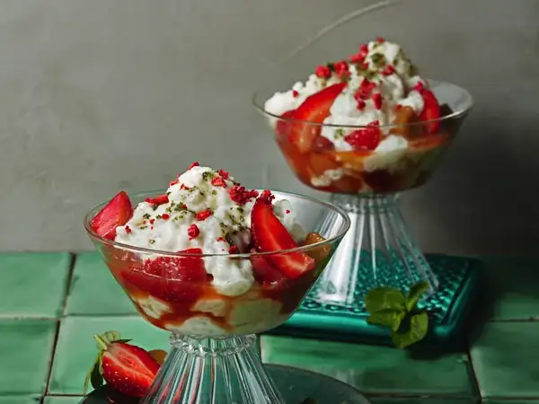 Quark mousse with tarragon and white chocolate