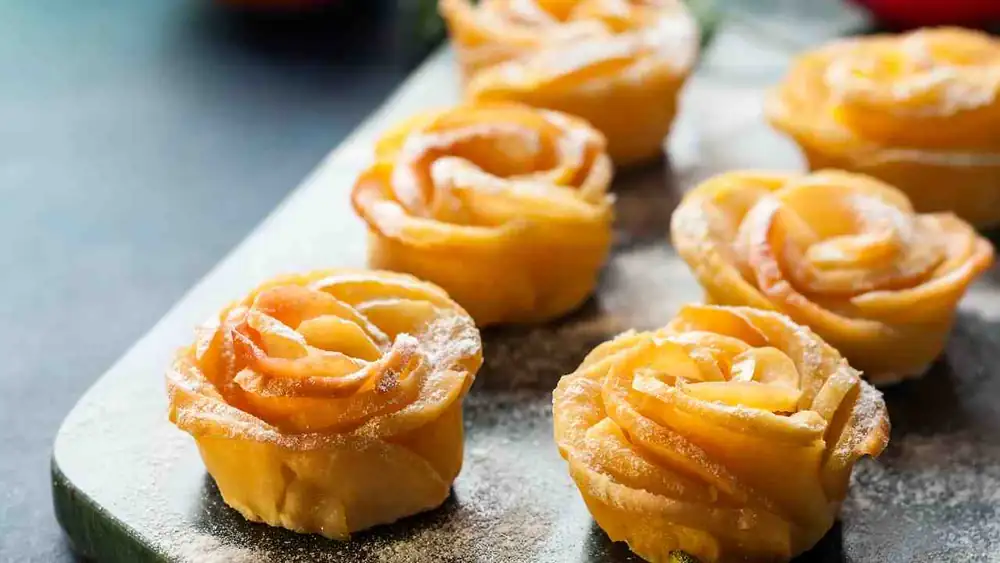 Sweet roses for dessert: you can make them with just 2 ingredients, or 3 if you want them even sweeter