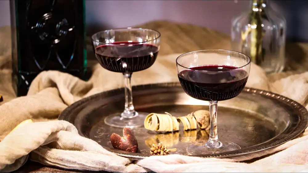 Elderberries are just ripening. Try making homemade liqueur from them, ordinary coffee will give it a surprising taste