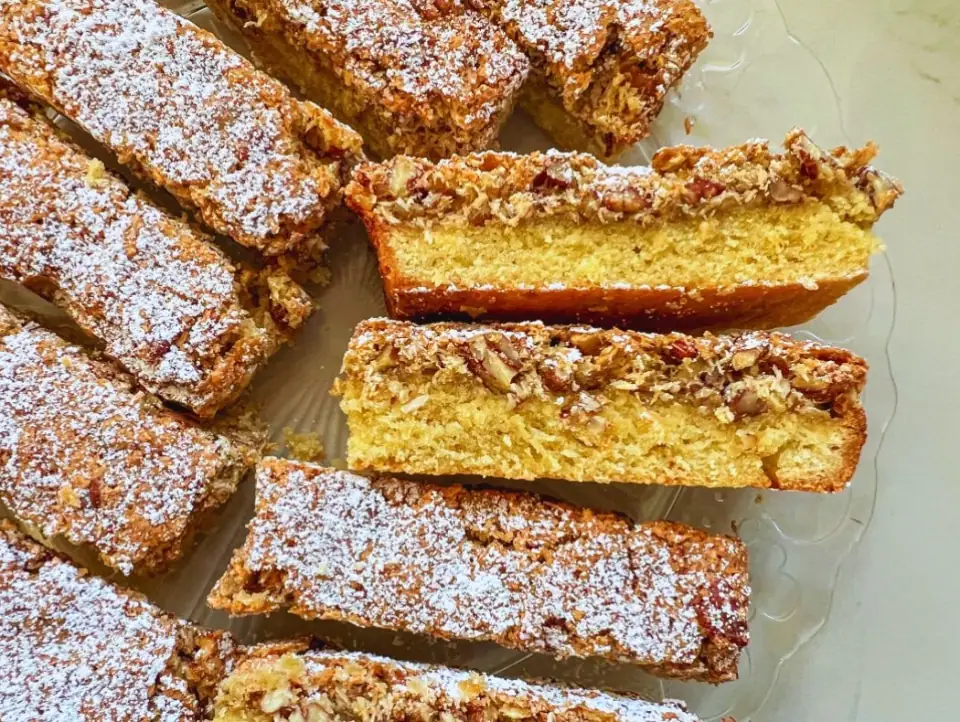 Barritas de tarta de nueces con cardamomo