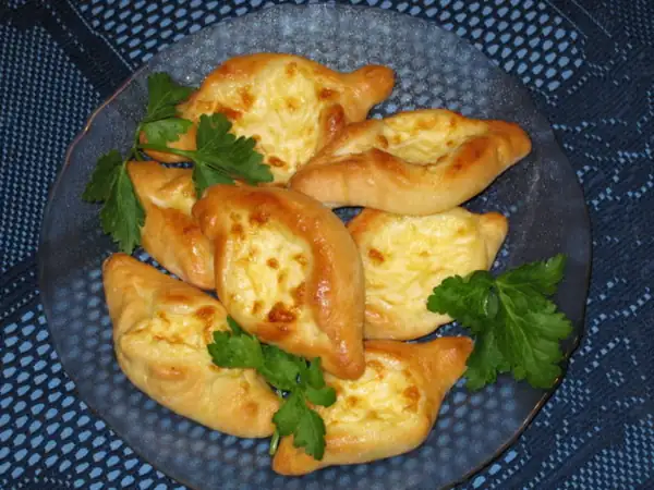 Cheesy Fatayar Pie