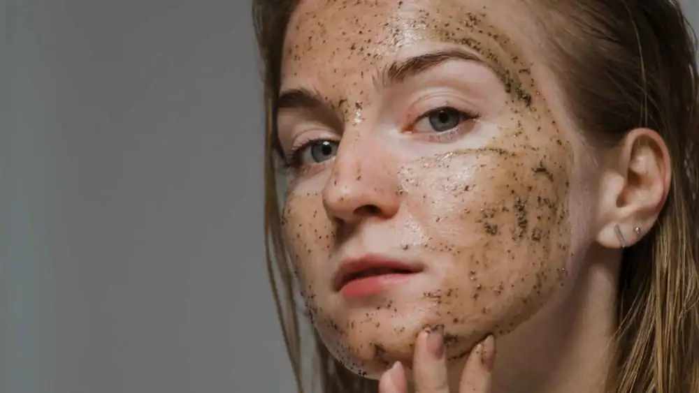 Exfoliante facial de aceite de oliva: Un remedio de la abuela que ya tenemos en nuestra cocina